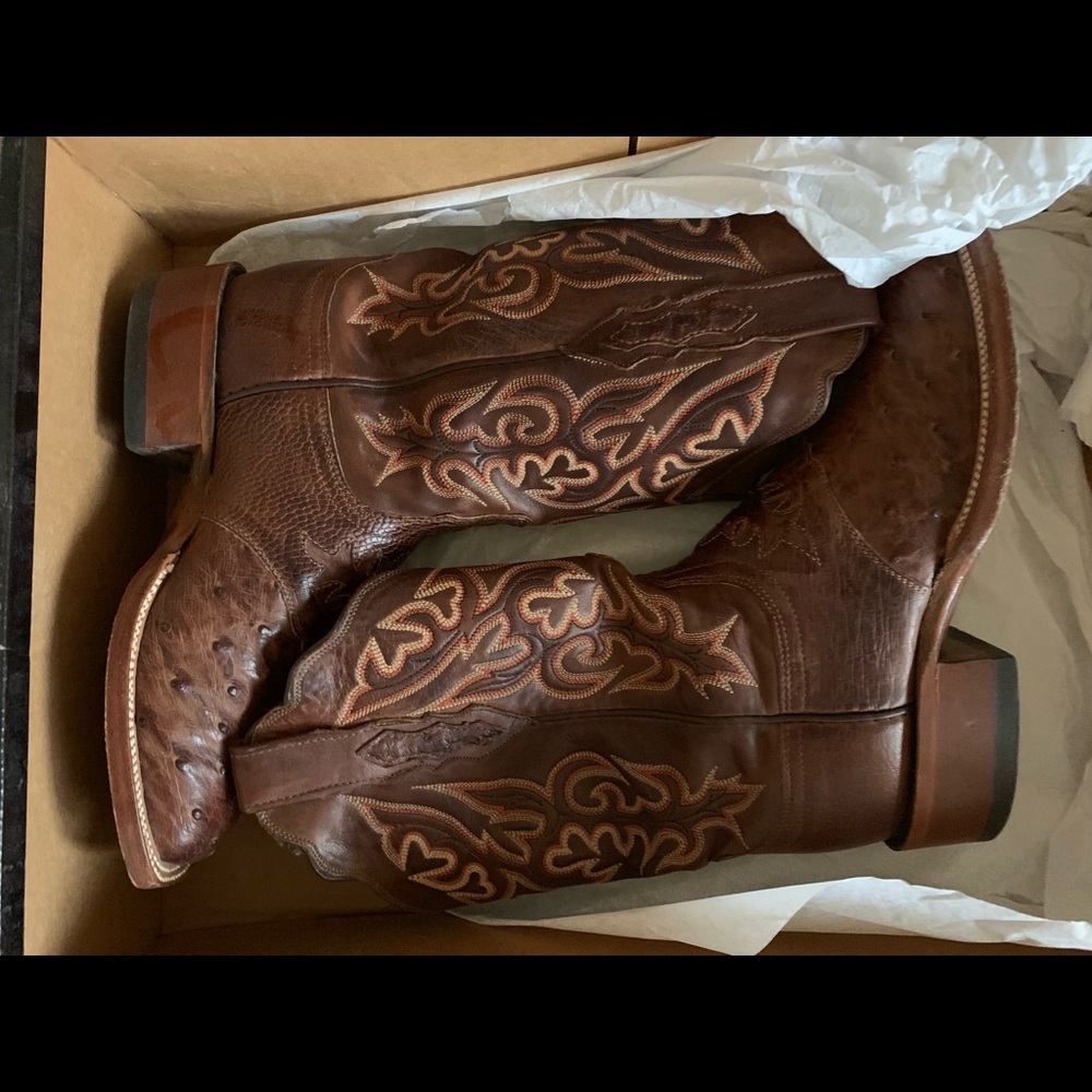 Women boots Lucchese. See pictures